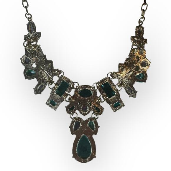 Green Statement Bib Necklace - Picture 5 of 5